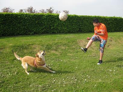 Furkan und Lia beim Fußballspiel.jpg